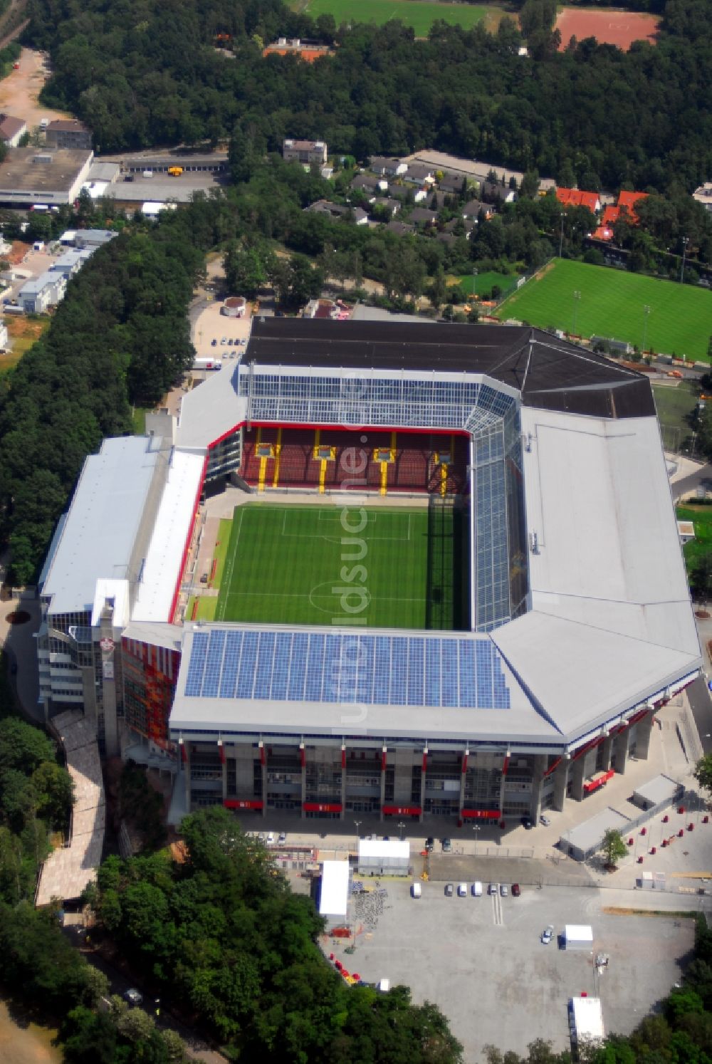 Kaiserslautern von oben - Sportstätten-Gelände der Arena des Stadion Fritz-Walter-Stadion in Kaiserslautern im Bundesland Rheinland-Pfalz, Deutschland