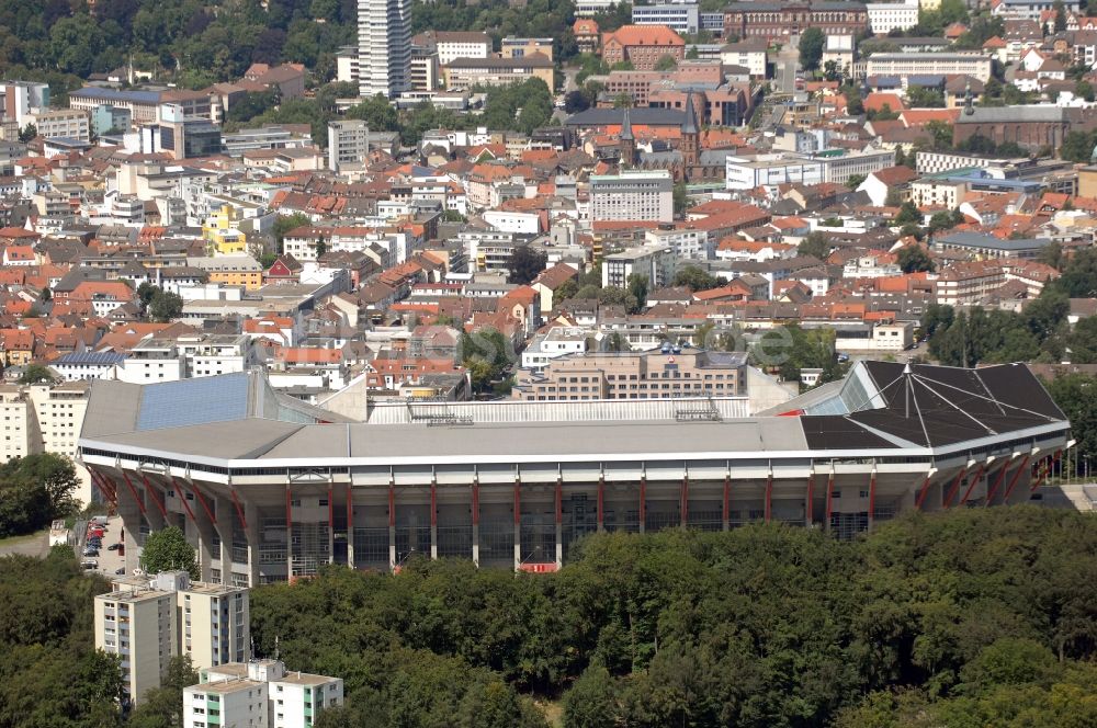 Kaiserslautern aus der Vogelperspektive: Sportstätten-Gelände der Arena des Stadion Fritz-Walter-Stadion in Kaiserslautern im Bundesland Rheinland-Pfalz, Deutschland