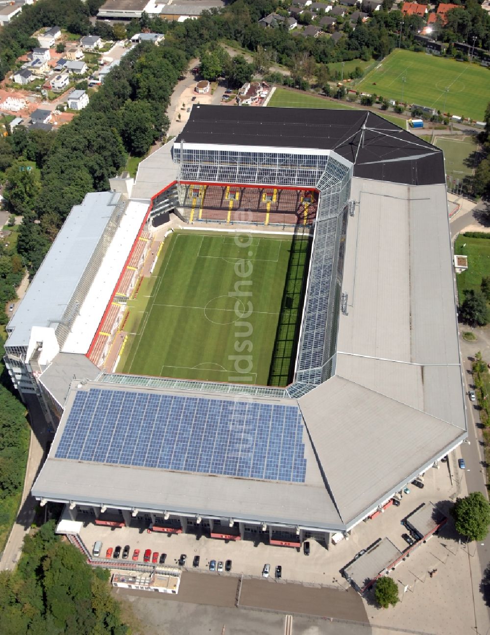 Kaiserslautern von oben - Sportstätten-Gelände der Arena des Stadion Fritz-Walter-Stadion in Kaiserslautern im Bundesland Rheinland-Pfalz, Deutschland