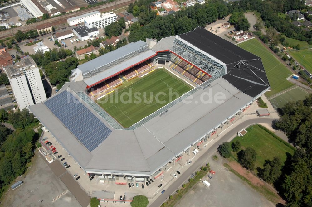 Kaiserslautern aus der Vogelperspektive: Sportstätten-Gelände der Arena des Stadion Fritz-Walter-Stadion in Kaiserslautern im Bundesland Rheinland-Pfalz, Deutschland