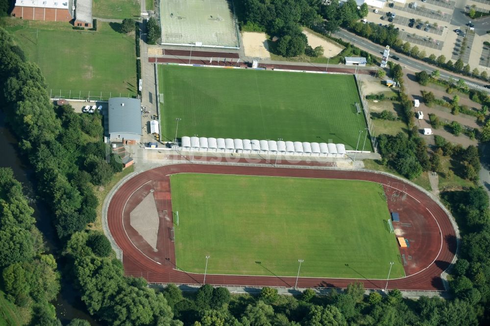 Luftbild Gifhorn - Sportstätten-Gelände der Arena des Stadion in Gifhorn im Bundesland Niedersachsen