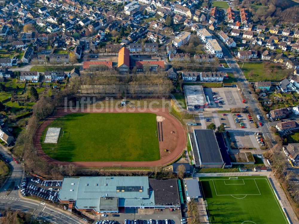 Hattingen von oben - Sportstätten-Gelände der Arena des Stadion in Hattingen im Bundesland Nordrhein-Westfalen