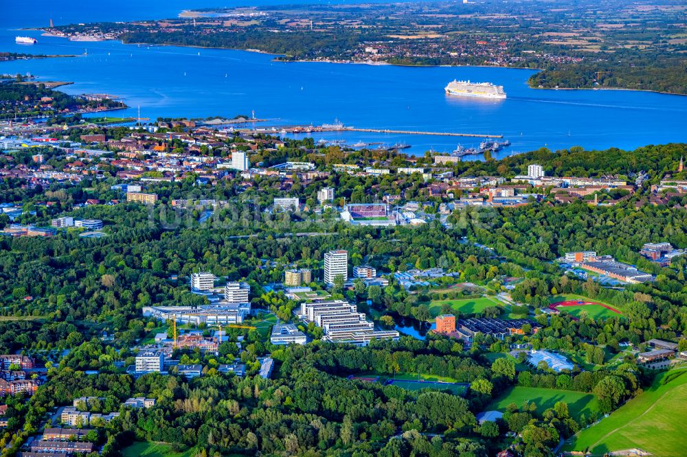 Kiel aus der Vogelperspektive: Sportstätten-Gelände der Arena des Stadion Holstein-Stadion am Westring im Ortsteil Wik in Kiel im Bundesland Schleswig-Holstein, Deutschland