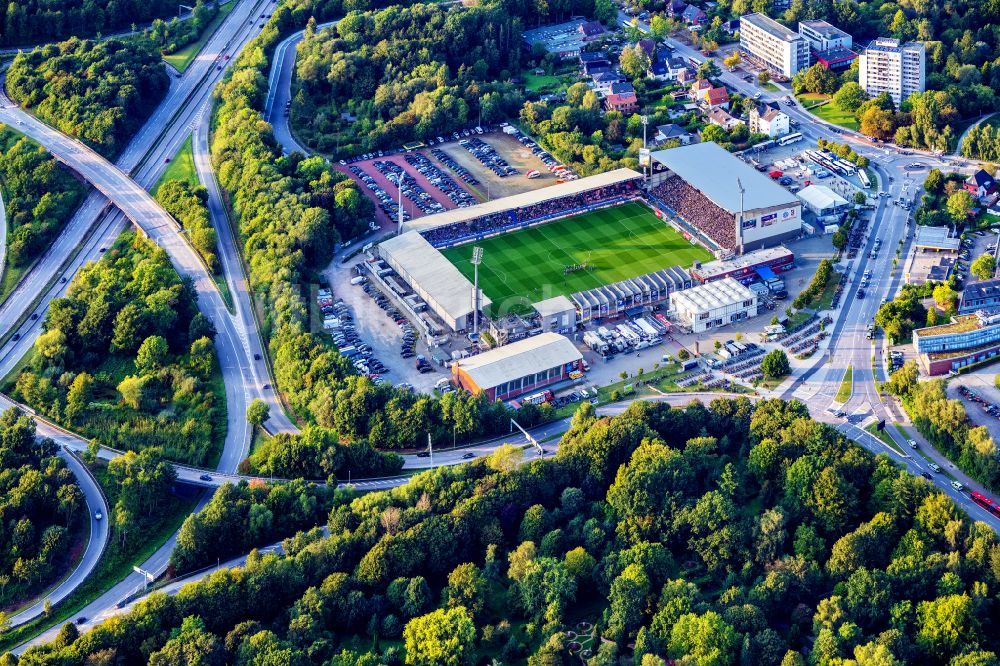 Luftaufnahme Kiel - Sportstätten-Gelände der Arena des Stadion Holstein-Stadion am Westring im Ortsteil Wik in Kiel im Bundesland Schleswig-Holstein, Deutschland