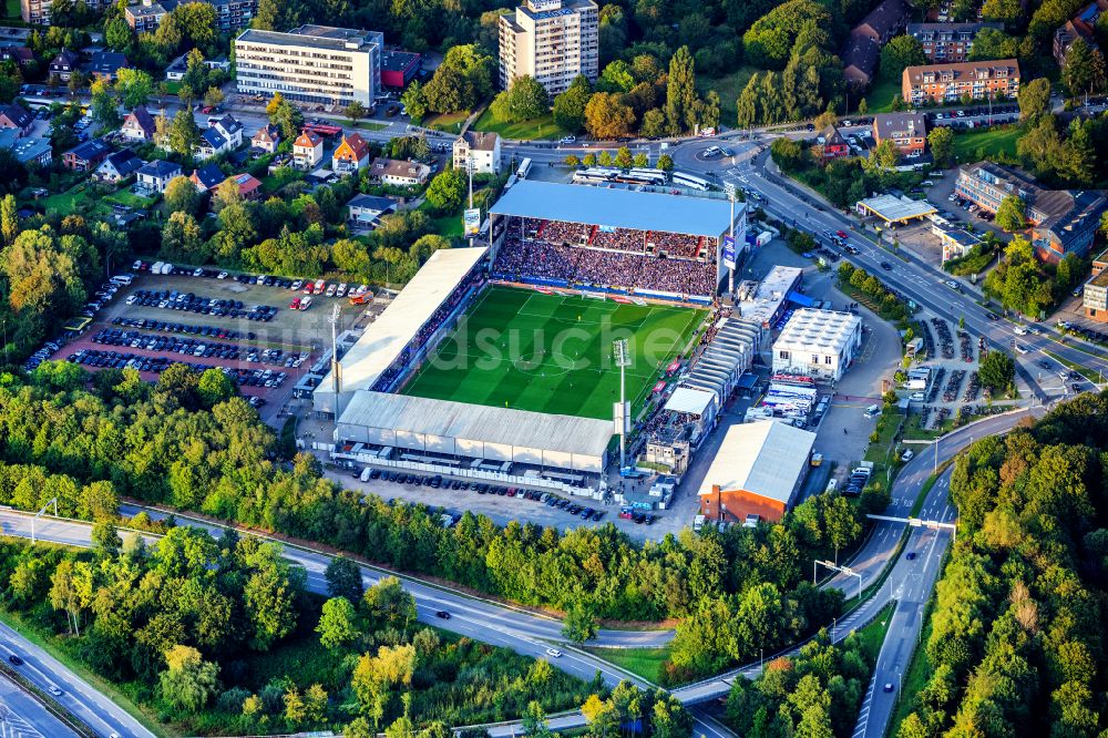 Luftaufnahme Kiel - Sportstätten-Gelände der Arena des Stadion Holstein-Stadion am Westring im Ortsteil Wik in Kiel im Bundesland Schleswig-Holstein, Deutschland