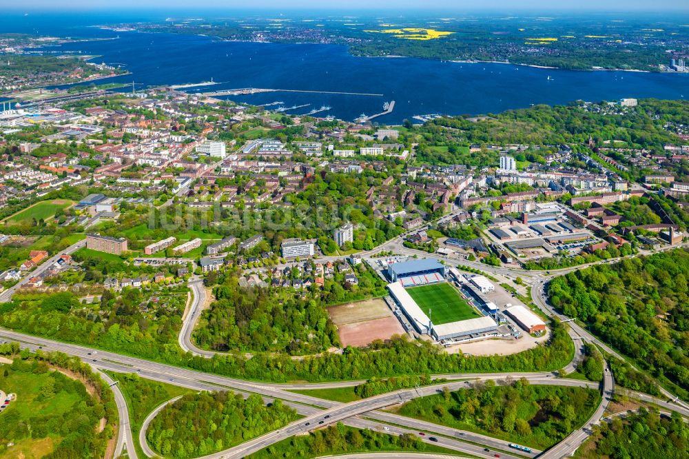 Luftaufnahme Kiel - Sportstätten-Gelände der Arena des Stadion Holstein-Stadion am Westring im Ortsteil Wik in Kiel im Bundesland Schleswig-Holstein, Deutschland