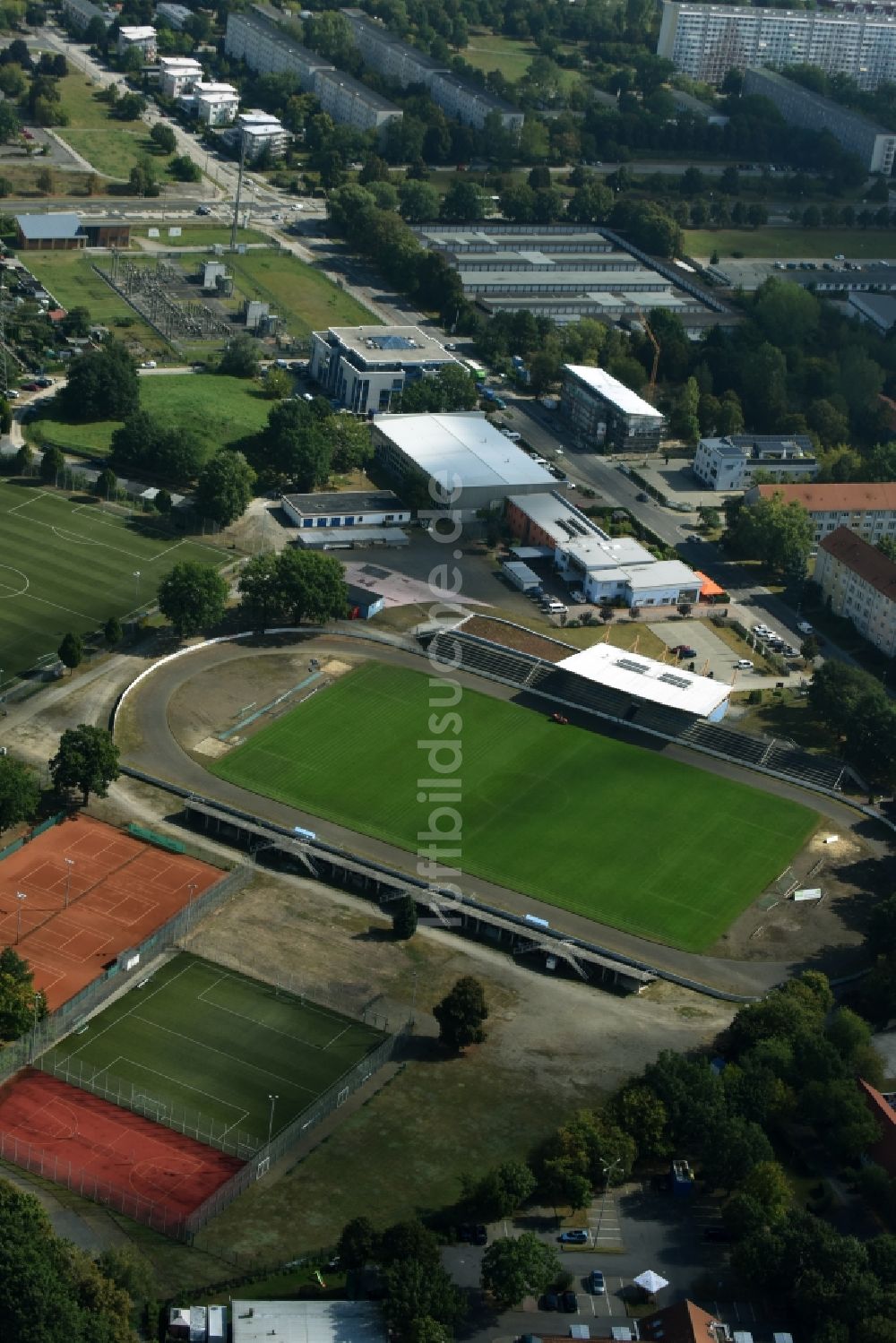 Luftaufnahme Hoyerswerda - Sportstätten-Gelände der Arena des Stadion in Hoyerswerda im Bundesland Sachsen