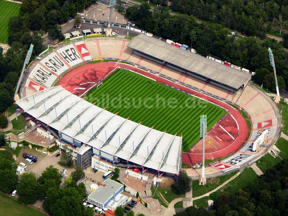 Karlsruhe aus der Vogelperspektive: Sportstätten-Gelände der Arena des Stadion in Karlsruhe im Bundesland Baden-Württemberg