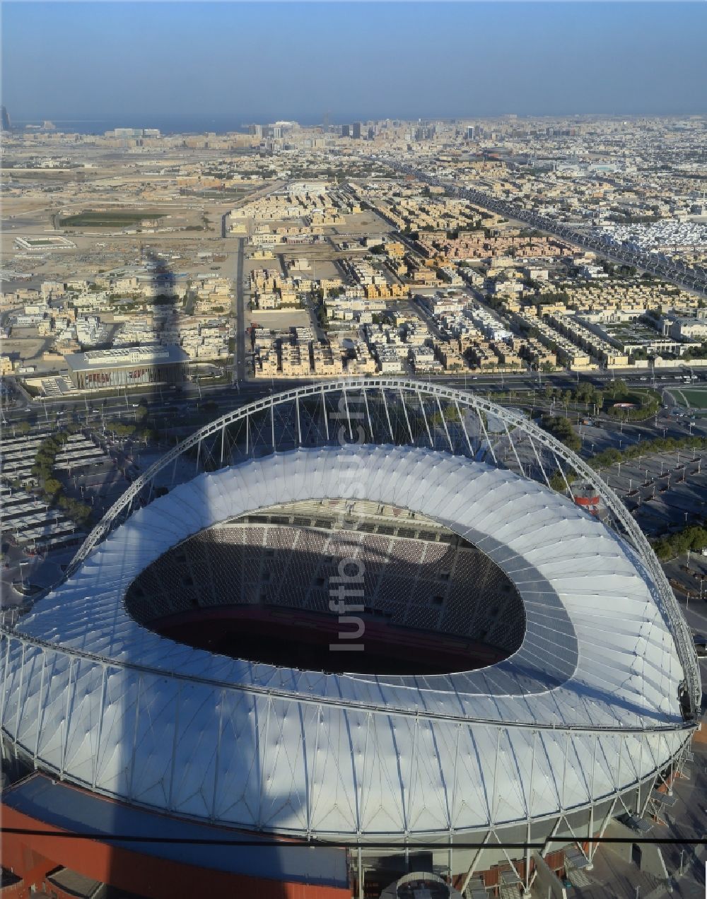 Doha aus der Vogelperspektive: Sportstätten-Gelände der Arena des Stadion The Khalifa International Stadium im Ortsteil Baaya in Doha in Al Rayyan Municipality, Katar