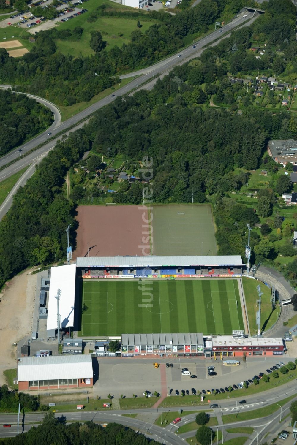 Kiel aus der Vogelperspektive: Sportstätten-Gelände der Arena des Stadion in Kiel im Bundesland Schleswig-Holstein