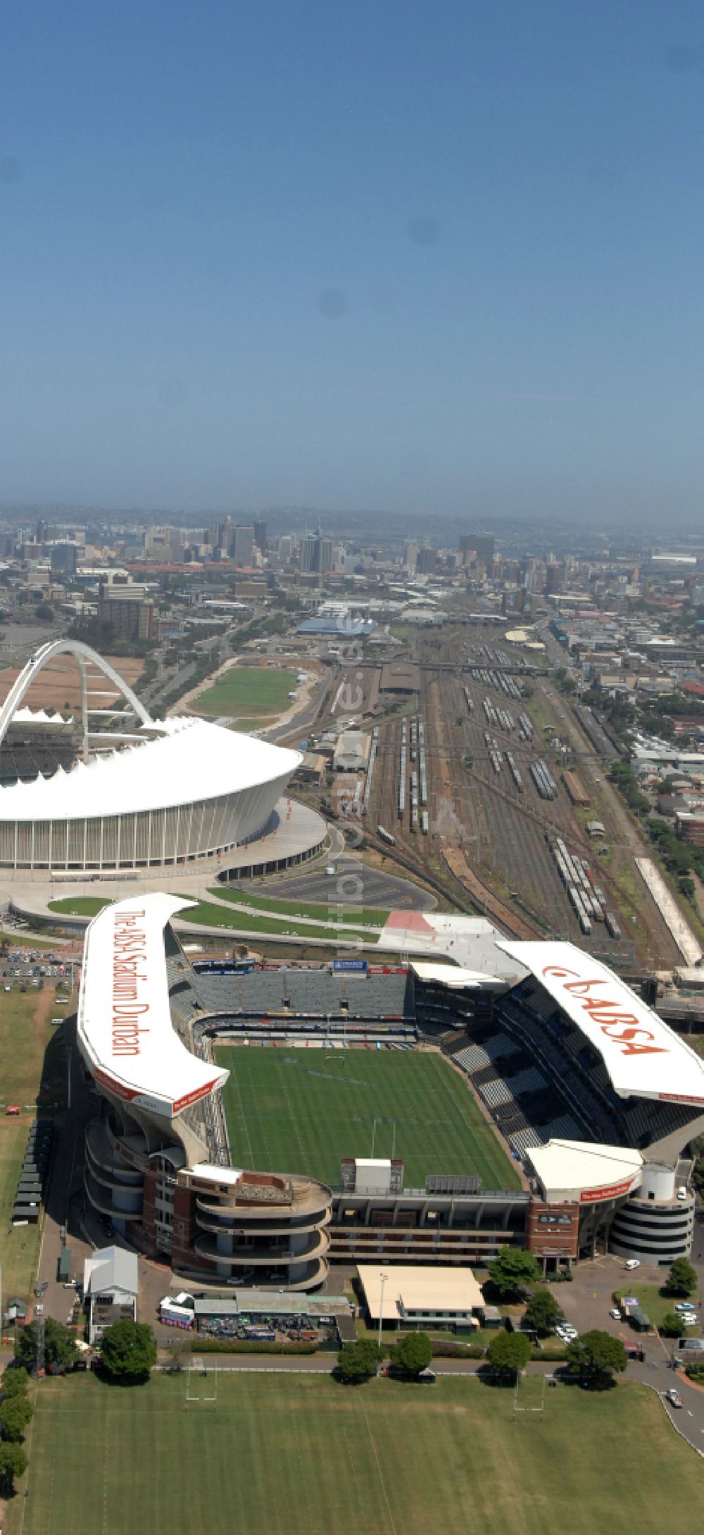 Luftaufnahme Durban - Sportstätten-Gelände der Arena des Stadion Kings-Park-Stadion in Durban in KwaZulu-Natal, Südafrika