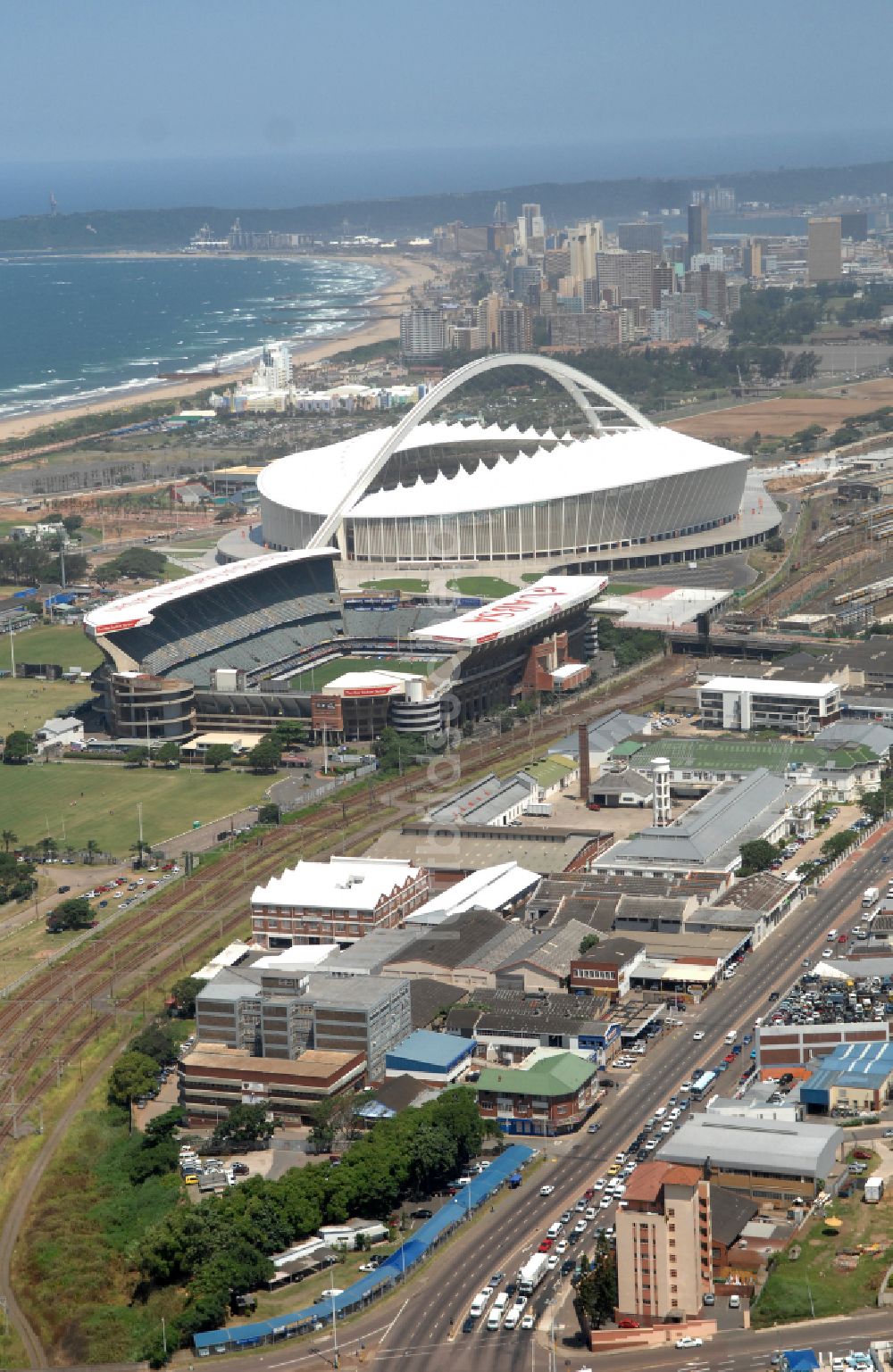 Durban von oben - Sportstätten-Gelände der Arena des Stadion Kings-Park-Stadion in Durban in KwaZulu-Natal, Südafrika