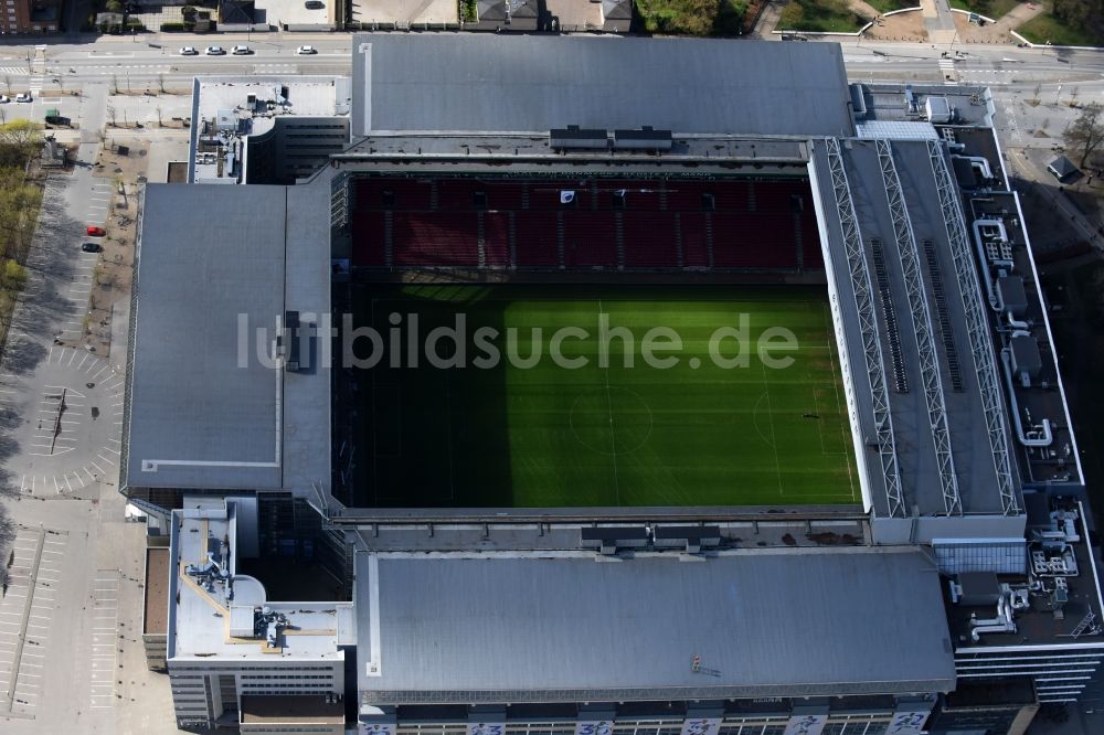 Kopenhagen aus der Vogelperspektive: Sportstätten-Gelände der Arena des Stadion F.C. Kobenhavn an der Per Henrik Lings Allé in Kopenhagen in Region Hovedstaden, Dänemark