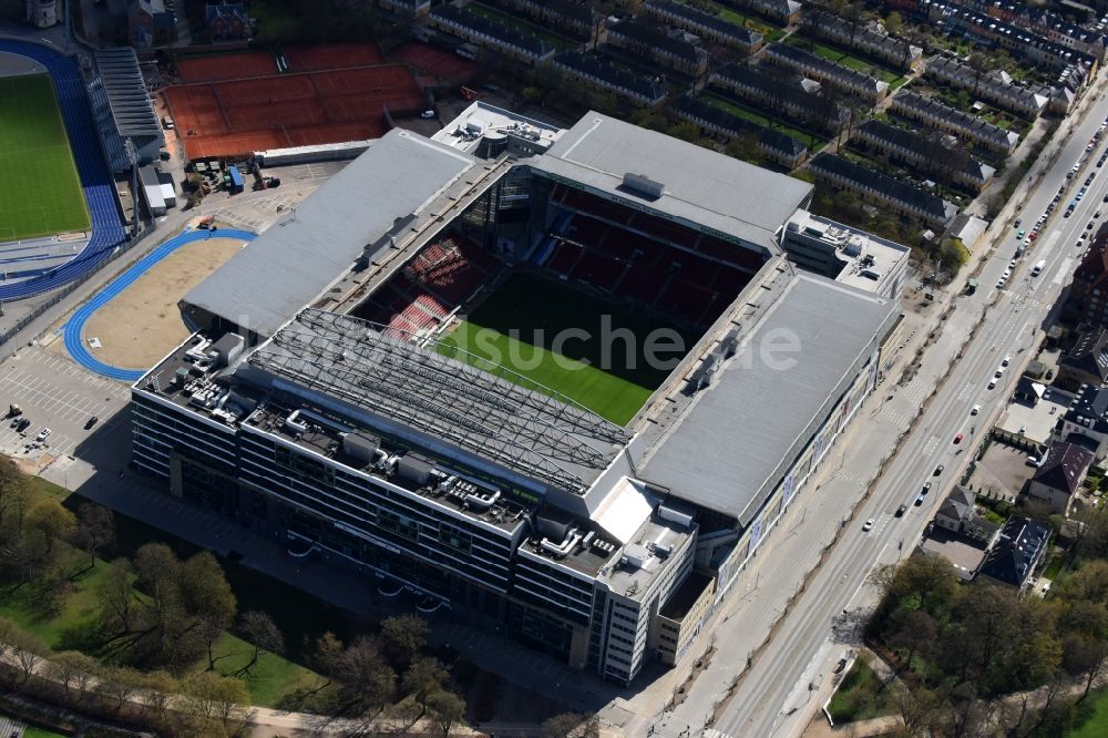 Kopenhagen von oben - Sportstätten-Gelände der Arena des Stadion F.C. Kobenhavn an der Per Henrik Lings Allé in Kopenhagen in Region Hovedstaden, Dänemark