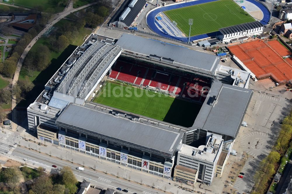 Kopenhagen aus der Vogelperspektive: Sportstätten-Gelände der Arena des Stadion F.C. Kobenhavn an der Per Henrik Lings Allé in Kopenhagen in Region Hovedstaden, Dänemark