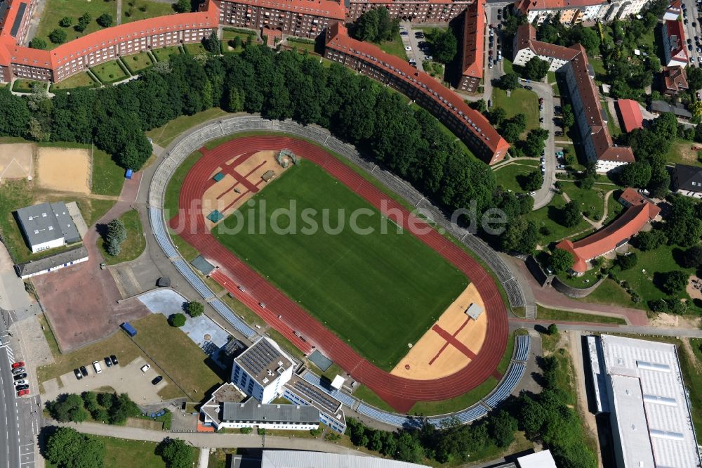 Luftaufnahme Schwerin - Sportstätten-Gelände der Arena des Stadion Lambrechtsgrund in Schwerin im Bundesland Mecklenburg-Vorpommern