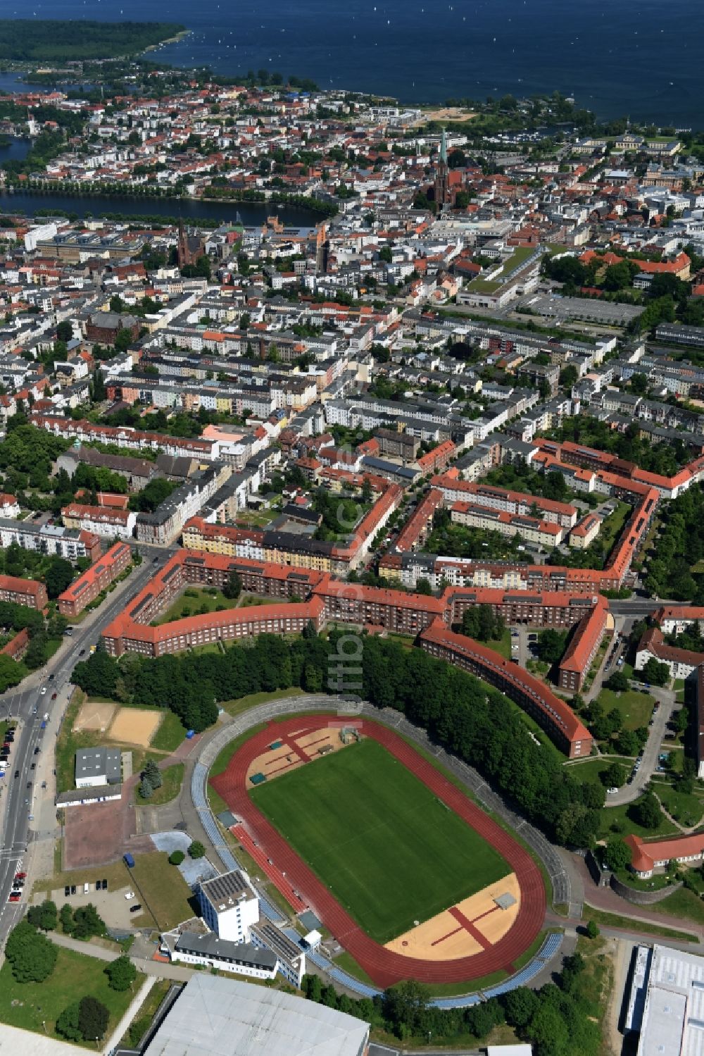 Schwerin aus der Vogelperspektive: Sportstätten-Gelände der Arena des Stadion Lambrechtsgrund in Schwerin im Bundesland Mecklenburg-Vorpommern