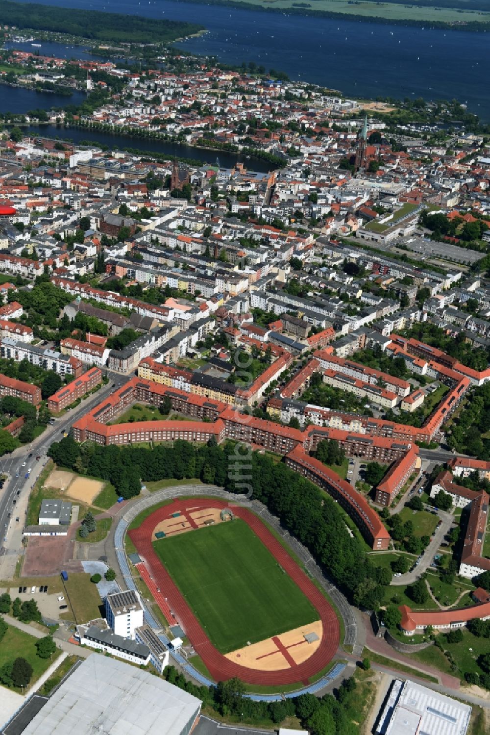 Luftaufnahme Schwerin - Sportstätten-Gelände der Arena des Stadion Lambrechtsgrund in Schwerin im Bundesland Mecklenburg-Vorpommern