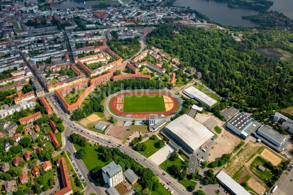 Schwerin aus der Vogelperspektive: Sportstätten-Gelände der Arena des Stadion Lambrechtsgrund in Schwerin im Bundesland Mecklenburg-Vorpommern