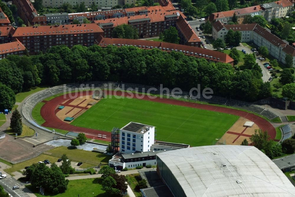 Schwerin von oben - Sportstätten-Gelände der Arena des Stadion Lambrechtsgrund an der Wittenburger Straße in Schwerin im Bundesland Mecklenburg-Vorpommern, Deutschland