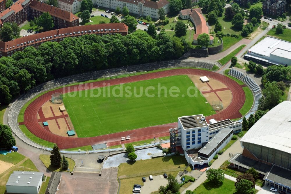 Luftaufnahme Schwerin - Sportstätten-Gelände der Arena des Stadion Lambrechtsgrund an der Wittenburger Straße in Schwerin im Bundesland Mecklenburg-Vorpommern, Deutschland