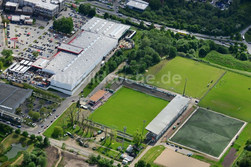 Lübeck von oben - Sportstätten-Gelände der Arena des Stadion in Lübeck im Bundesland Schleswig-Holstein