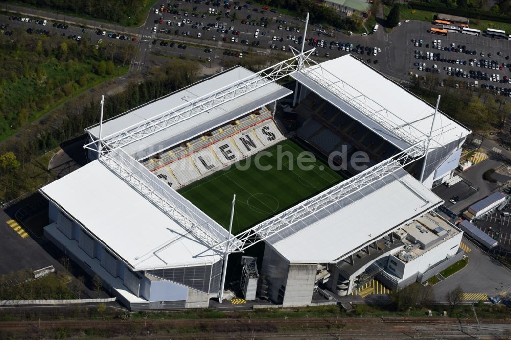 Lens von oben - Sportstätten-Gelände der Arena des Stadion in Lens in Nord-Pas-de-Calais Picardie, Frankreich