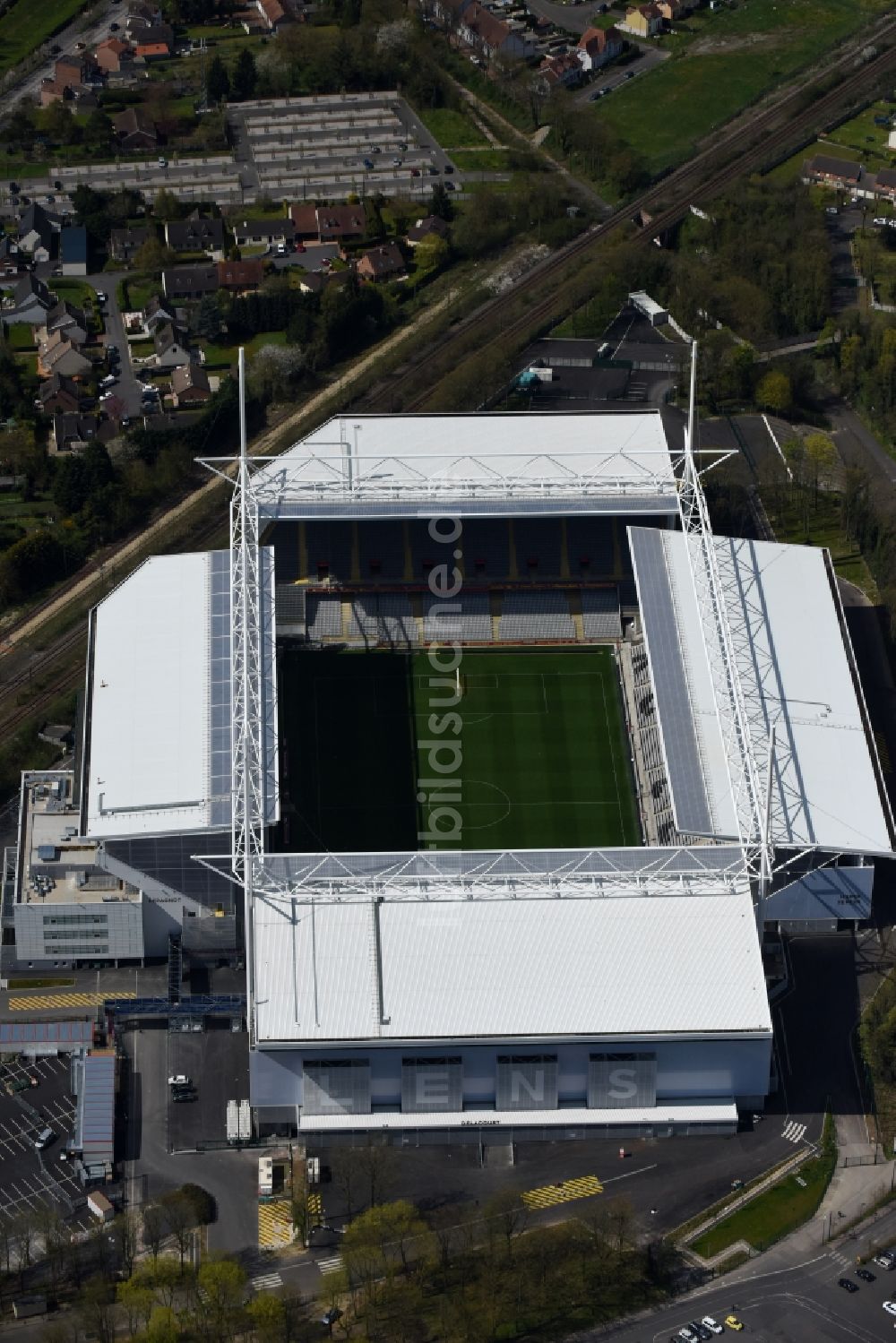 Lens aus der Vogelperspektive: Sportstätten-Gelände der Arena des Stadion in Lens in Nord-Pas-de-Calais Picardie, Frankreich