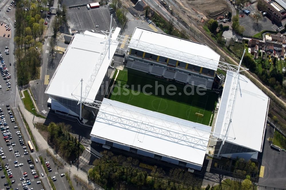 Lens von oben - Sportstätten-Gelände der Arena des Stadion in Lens in Nord-Pas-de-Calais Picardie, Frankreich