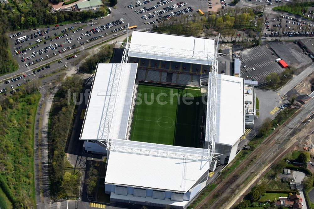 Lens von oben - Sportstätten-Gelände der Arena des Stadion in Lens in Nord-Pas-de-Calais Picardie, Frankreich