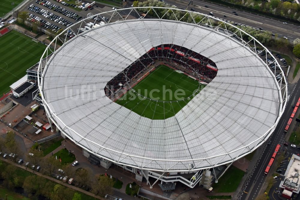 Leverkusen aus der Vogelperspektive: Sportstätten-Gelände der Arena des Stadion in Leverkusen im Bundesland Nordrhein-Westfalen