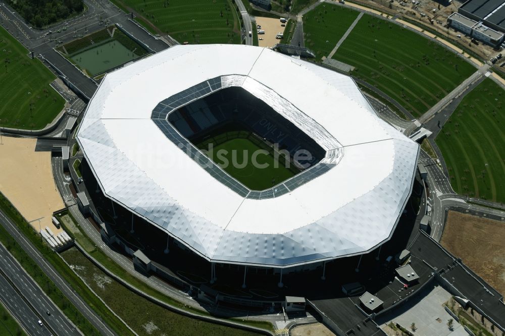 Lyon Decines-Charpieu aus der Vogelperspektive: Sportstätten-Gelände der Arena des Stadion in Lyon Decines-Charpieu in Auvergne Rhone-Alpes, Frankreich