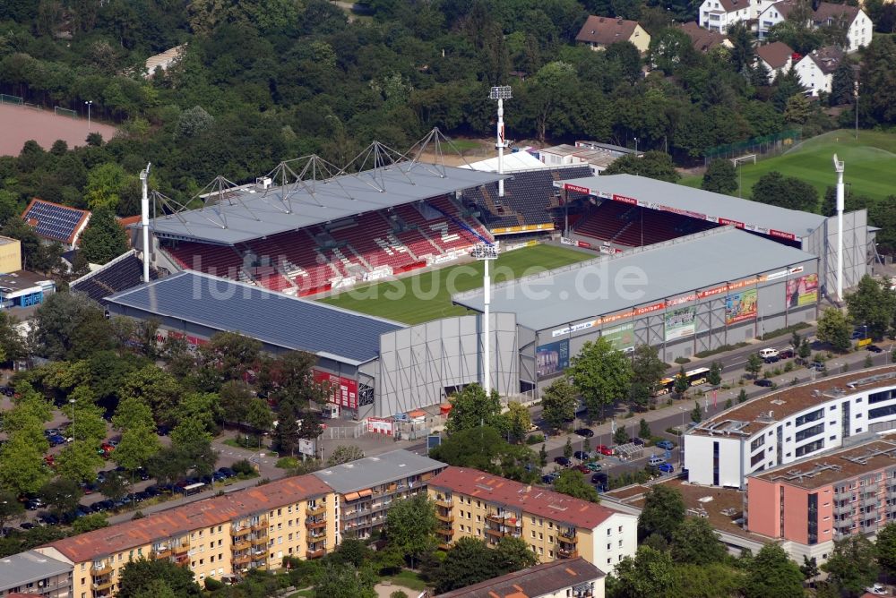 Mainz aus der Vogelperspektive: Sportstätten-Gelände der Arena des Stadion in Mainz im Bundesland Rheinland-Pfalz