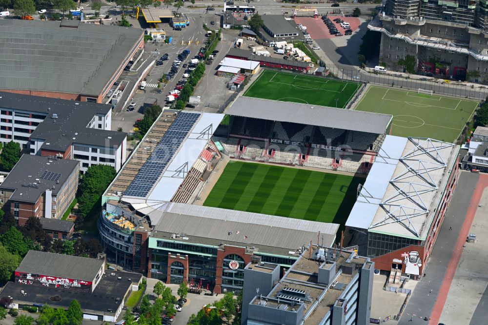 Luftaufnahme Hamburg - Sportstätten-Gelände der Arena des Stadion Millerntor- Stadion im Ortsteil Sankt Pauli in Hamburg, Deutschland