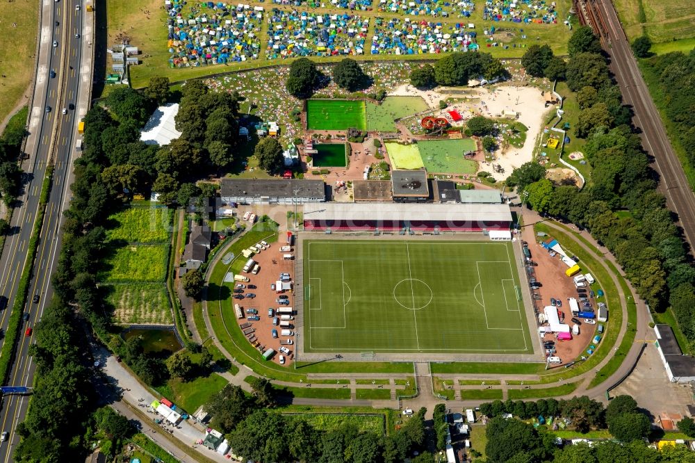 Mülheim an der Ruhr von oben - Sportstätten-Gelände der Arena des Stadion in Mülheim an der Ruhr im Bundesland Nordrhein-Westfalen