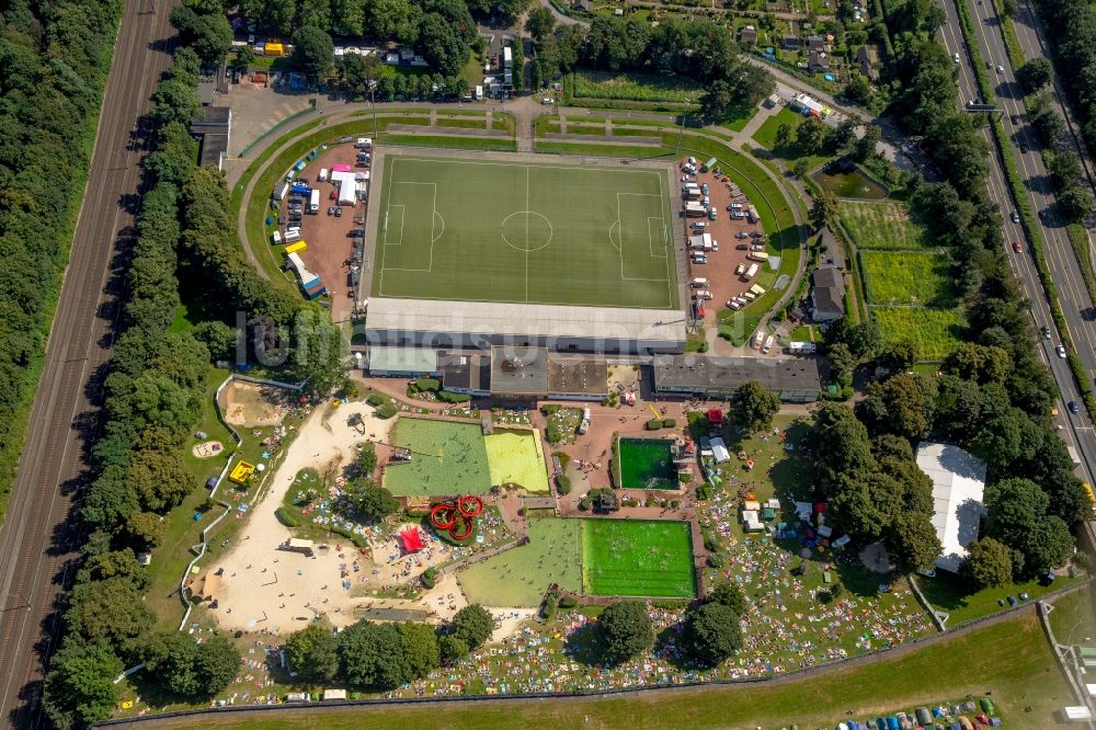 Mülheim an der Ruhr aus der Vogelperspektive: Sportstätten-Gelände der Arena des Stadion in Mülheim an der Ruhr im Bundesland Nordrhein-Westfalen