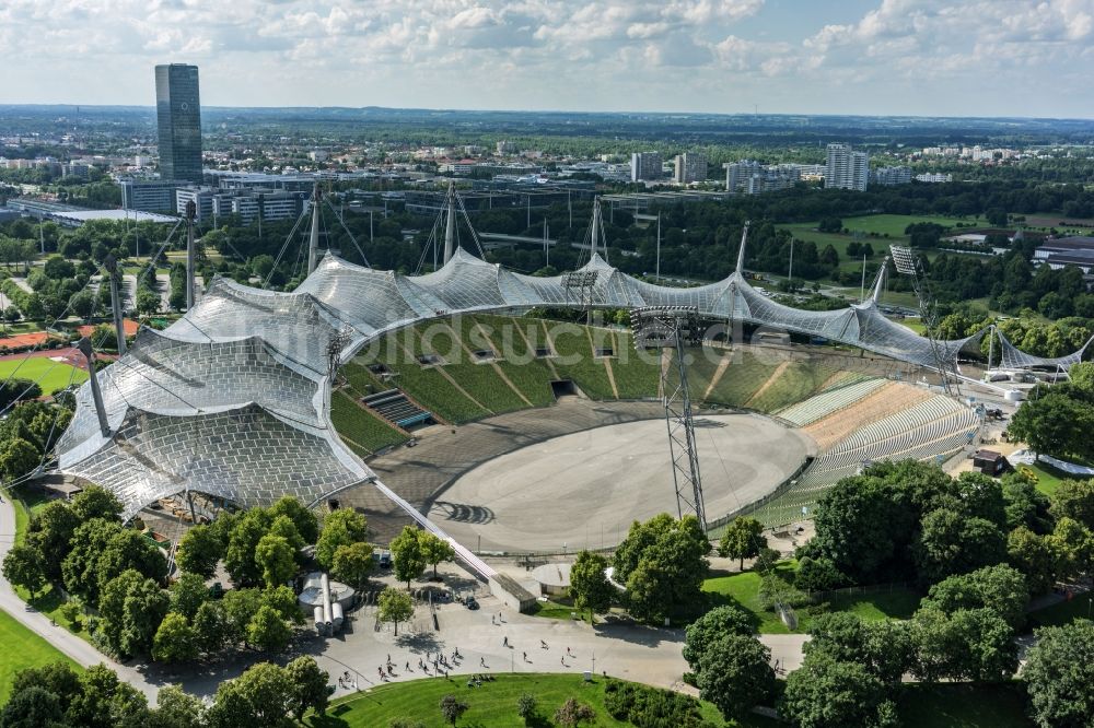 Luftaufnahme München - Sportstätten-Gelände der Arena des Stadion in München im Bundesland Bayern