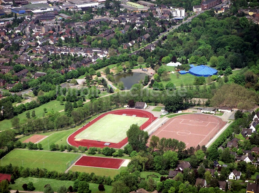 Moers aus der Vogelperspektive: Sportstätten-Gelände der Arena des Stadion in Moers im Bundesland Nordrhein-Westfalen