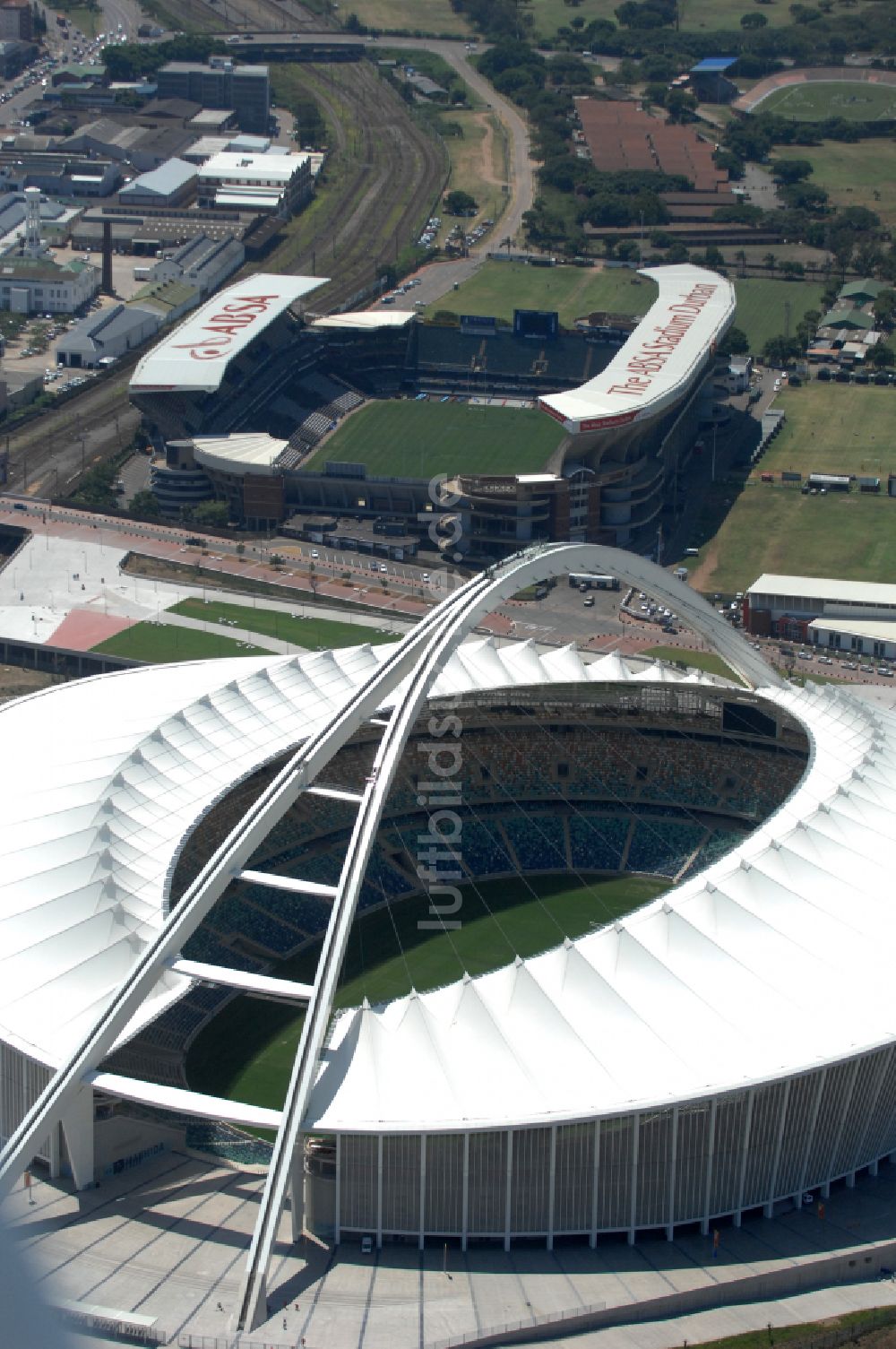 Luftaufnahme Durban - Sportstätten-Gelände der Arena des Stadion Moses-Mabhida-Stadion in Durban in KwaZulu-Natal, Südafrika