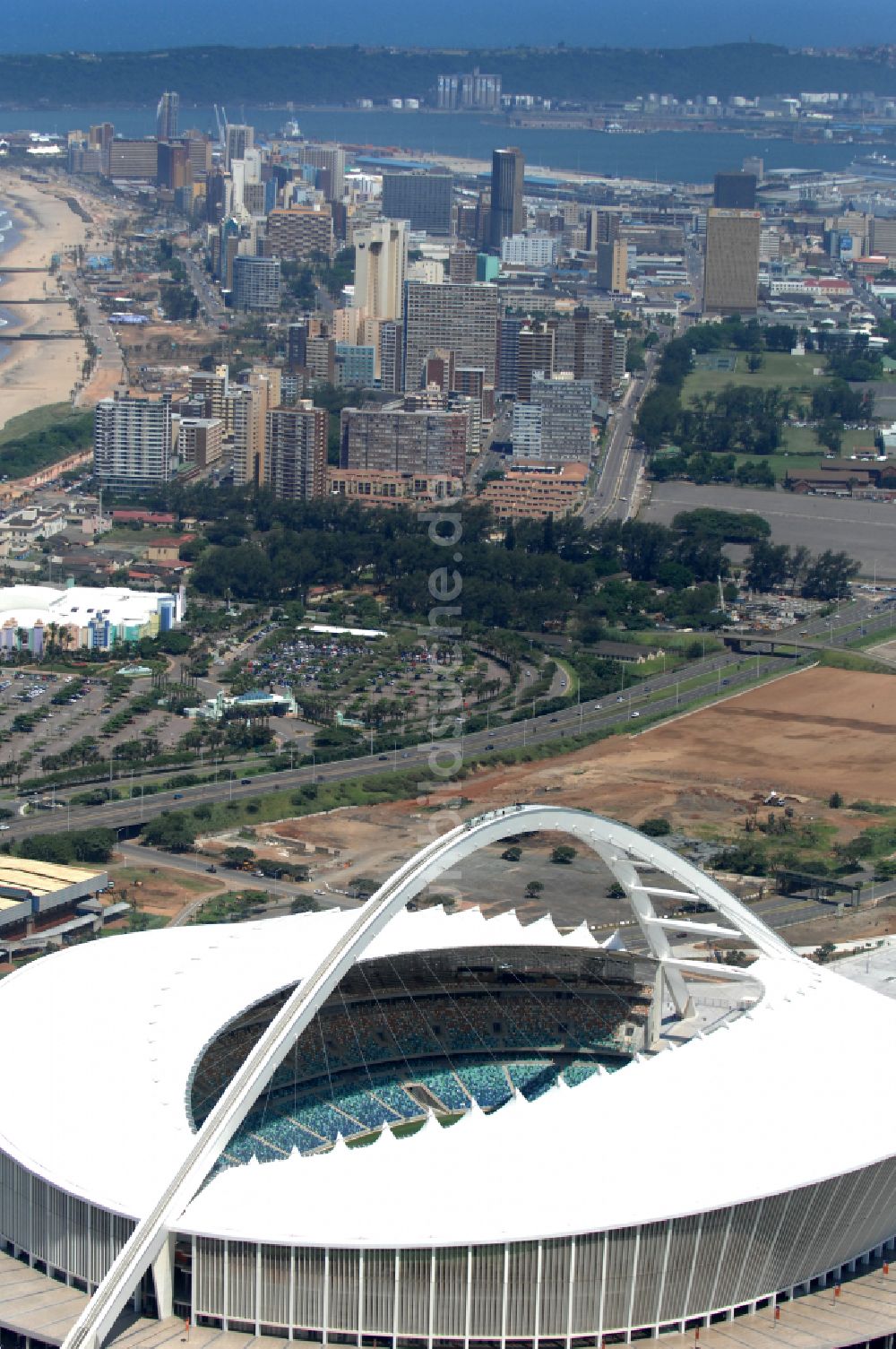 Luftbild Durban - Sportstätten-Gelände der Arena des Stadion Moses-Mabhida-Stadion in Durban in KwaZulu-Natal, Südafrika