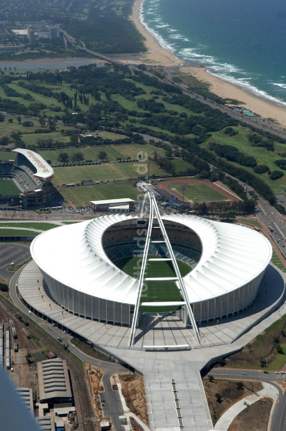 Durban aus der Vogelperspektive: Sportstätten-Gelände der Arena des Stadion Moses-Mabhida-Stadion in Durban in KwaZulu-Natal, Südafrika