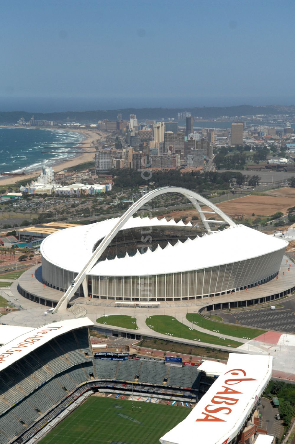 Luftaufnahme Durban - Sportstätten-Gelände der Arena des Stadion Moses-Mabhida-Stadion in Durban in KwaZulu-Natal, Südafrika