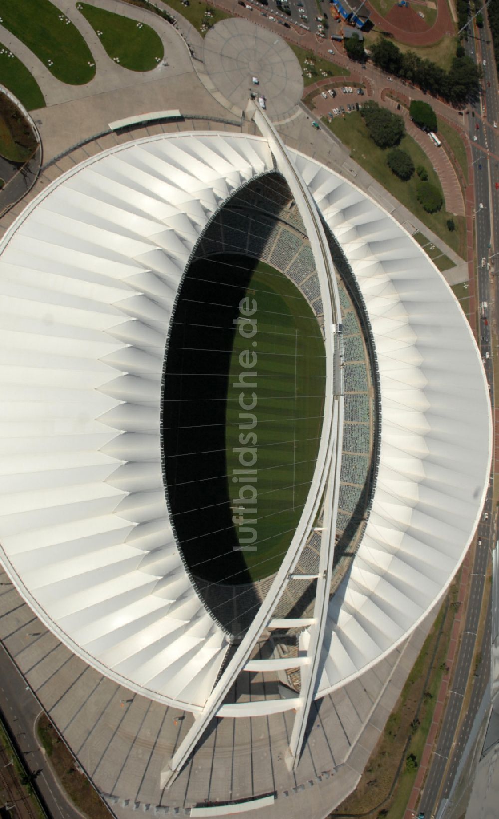 Durban von oben - Sportstätten-Gelände der Arena des Stadion Moses-Mabhida-Stadion in Durban in KwaZulu-Natal, Südafrika