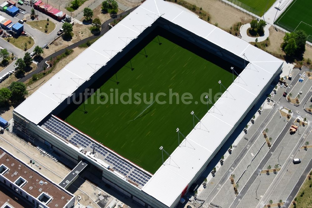 Luftbild München - Sportstätten-Gelände der Arena des Stadion des Nachwuchsleistungszentrum (NLZ) für den FC Bayern München im Ortsteil Milbertshofen-Am Hart in München im Bundesland Bayern, Deutschland