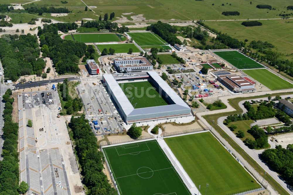 Luftbild München - Sportstätten-Gelände der Arena des Stadion des Nachwuchsleistungszentrum (NLZ) für den FC Bayern München im Ortsteil Milbertshofen-Am Hart in München im Bundesland Bayern, Deutschland