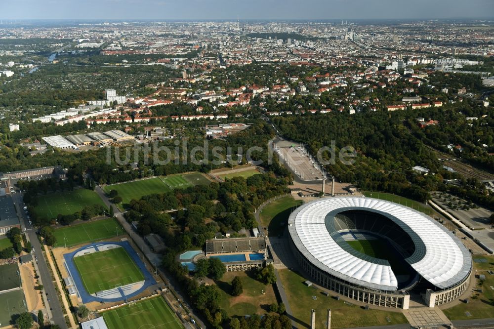 Luftaufnahme Berlin - Sportstätten-Gelände der Arena des Stadion Olympiastadion in Berlin