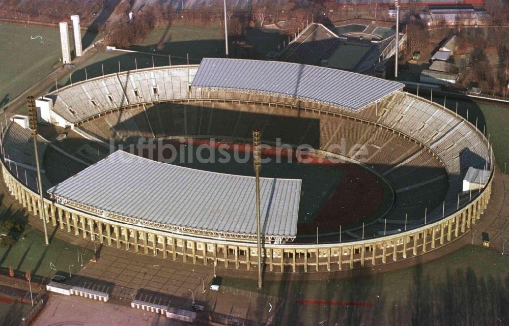 Luftaufnahme Berlin - Sportstätten-Gelände der Arena des Stadion Olympiastadion in Berlin