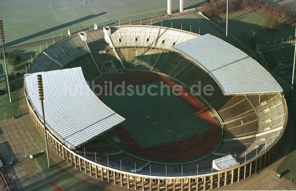 Berlin aus der Vogelperspektive: Sportstätten-Gelände der Arena des Stadion Olympiastadion in Berlin