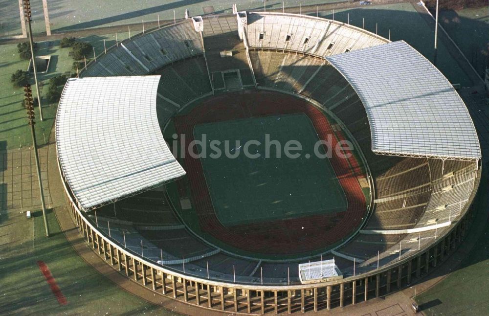 Luftbild Berlin - Sportstätten-Gelände der Arena des Stadion Olympiastadion in Berlin