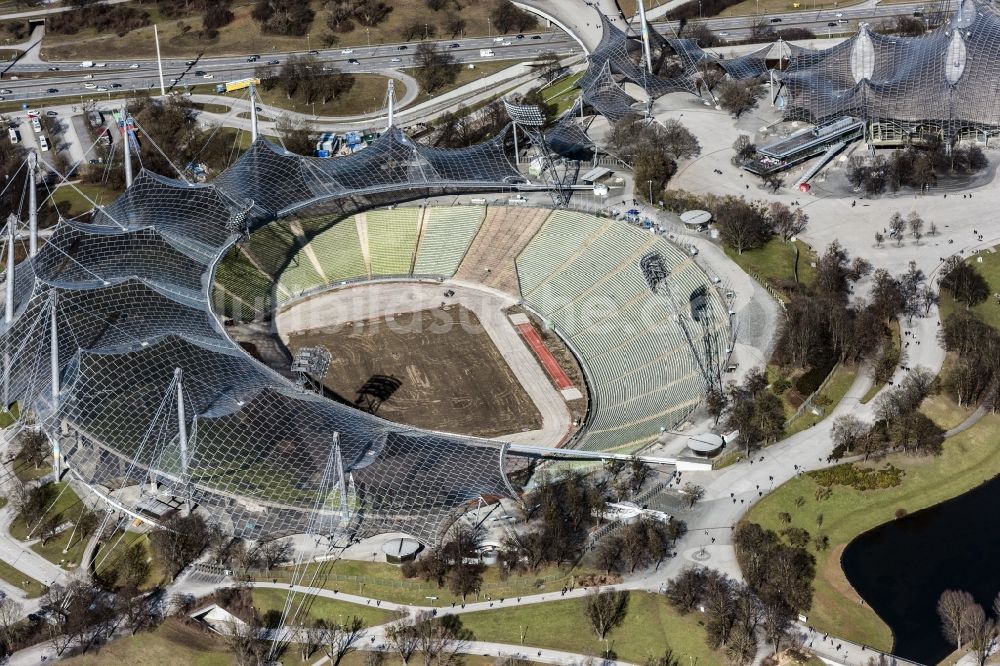 Luftaufnahme München - Sportstätten-Gelände der Arena des Stadion Olympiastadion in München im Bundesland Bayern, Deutschland